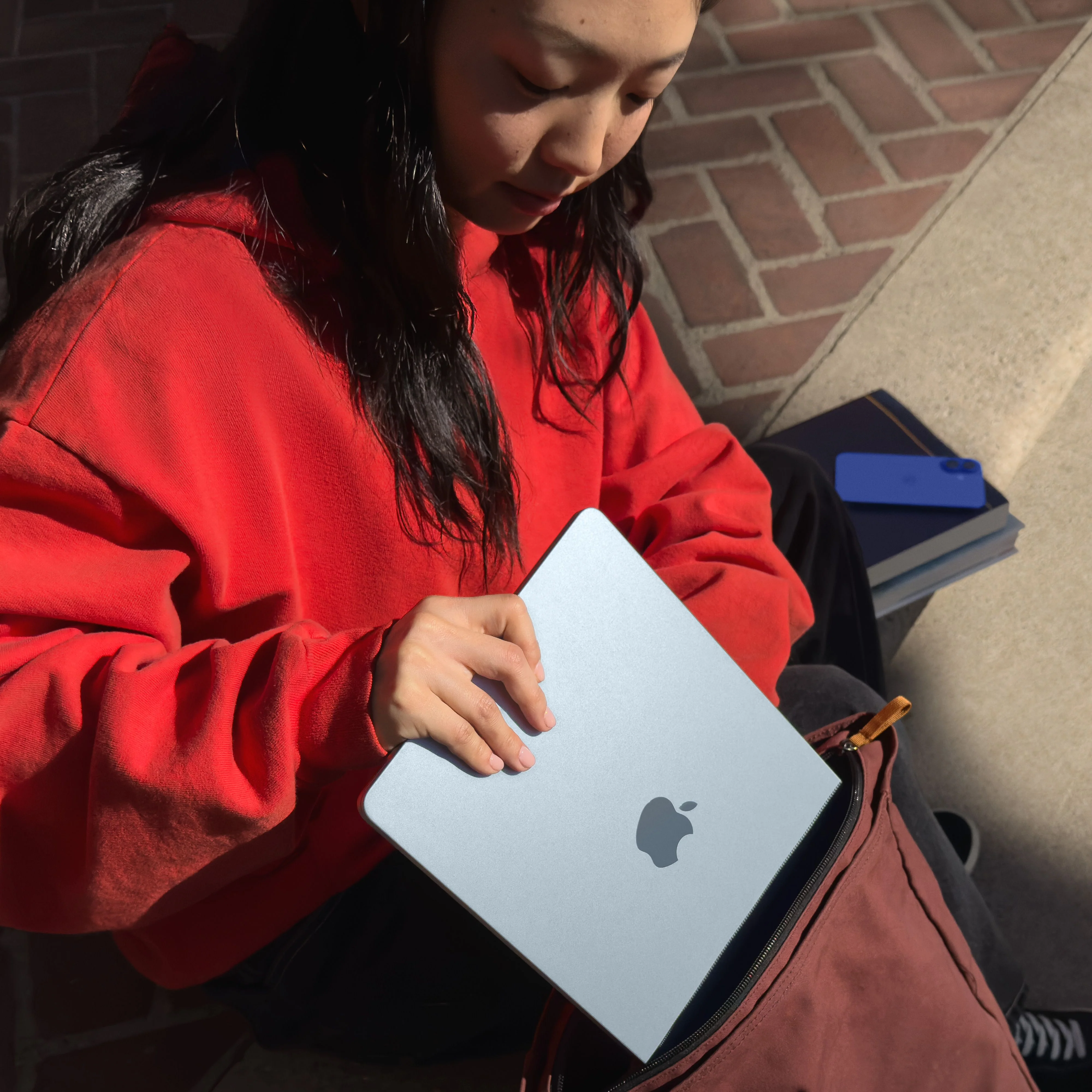 ماك بوك إير 13 بوصة: شريحة Apple M4 بمعالج مركزي 10 نوى ومعالج رسومات 10 نوى، 512 جيجابايت SSD - أزرق سماوي - Image 8