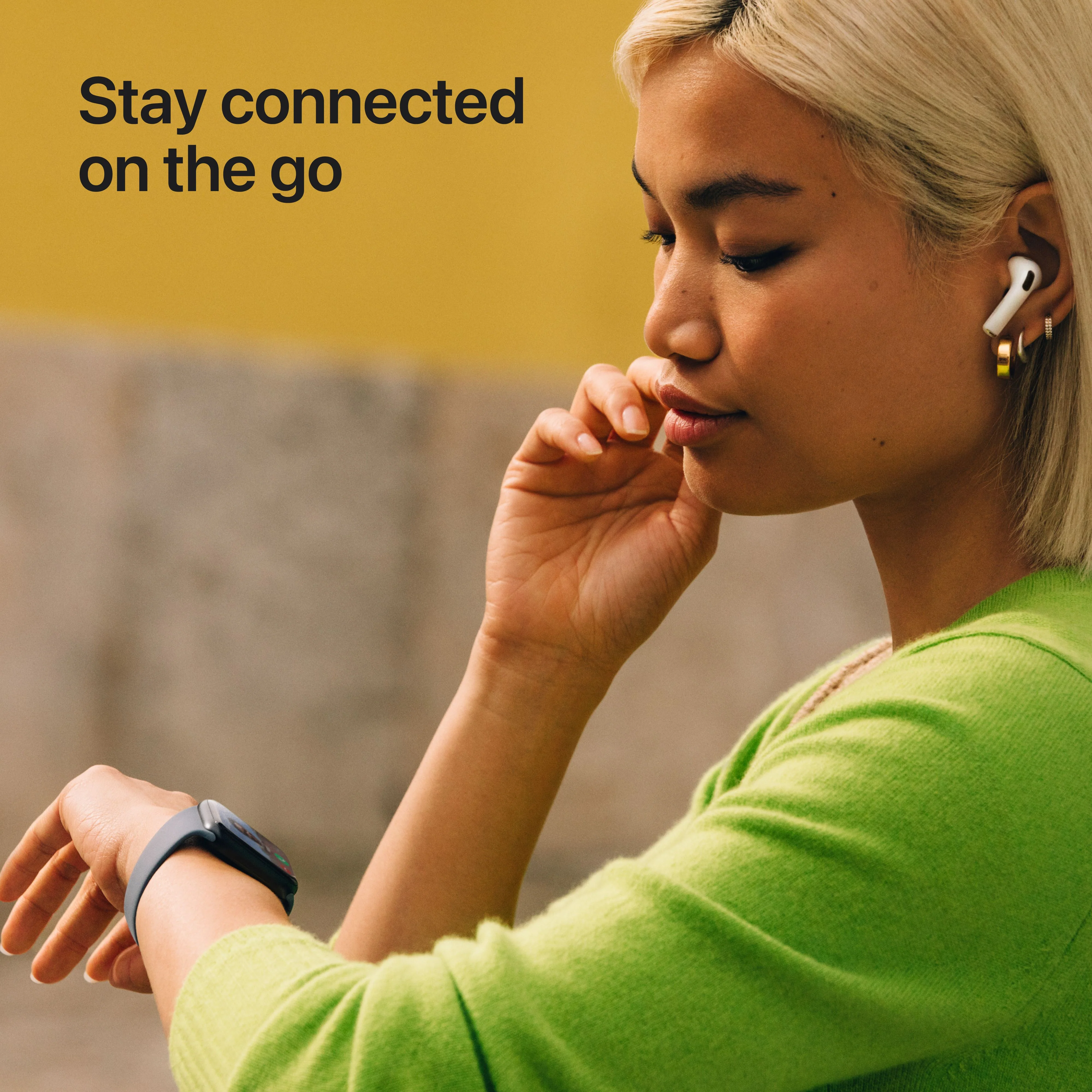 ساعة Apple Watch SE 3 موديل GPS إطار ألومنيوم مقاس 40 مم بلون ضوء النجوم مع حزام رياضي بلون ضوء النجوم - مقاس صغير/متوسط - Image 4