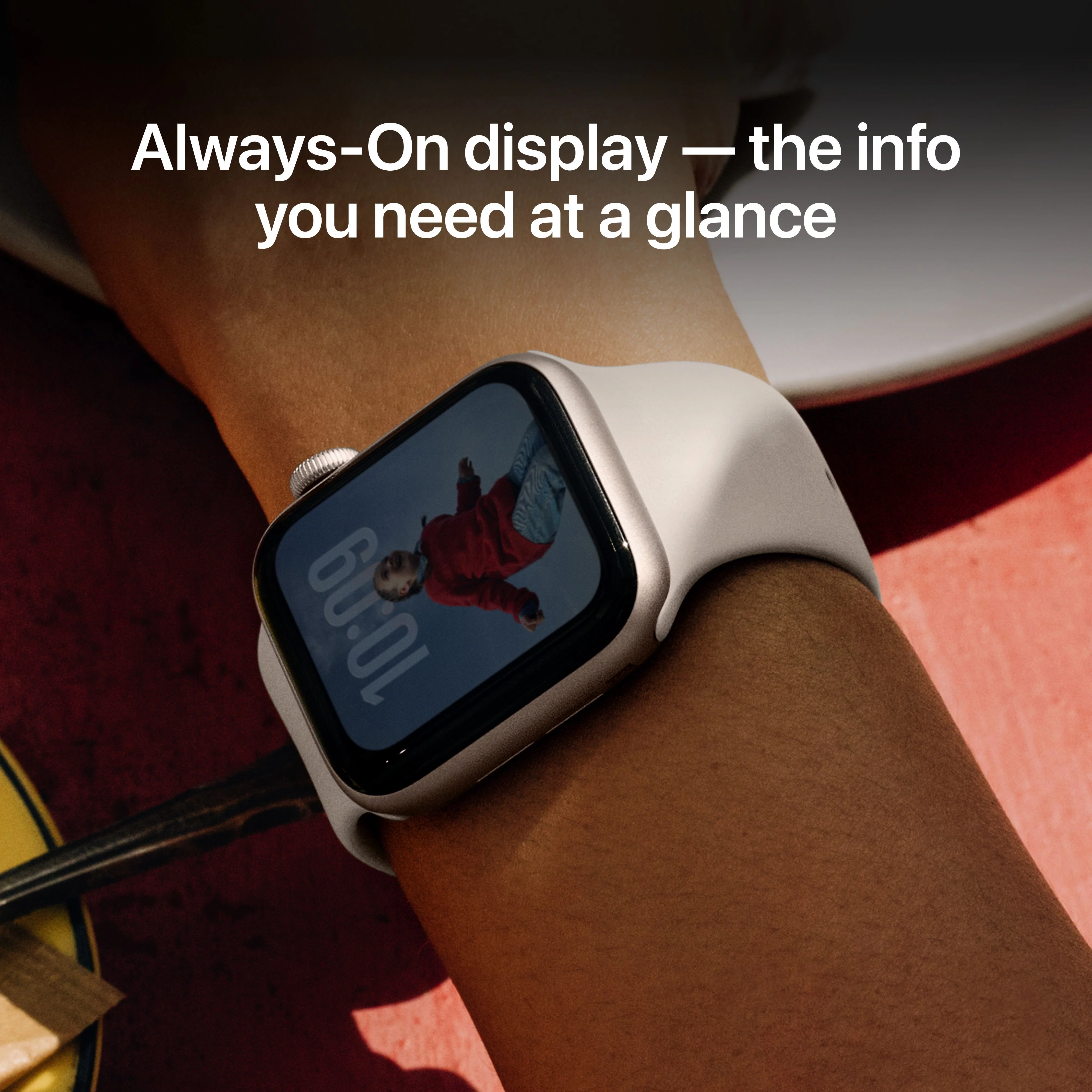ساعة Apple Watch SE 3 موديل GPS إطار ألومنيوم مقاس 40 مم بلون ضوء النجوم مع حزام رياضي بلون ضوء النجوم - مقاس صغير/متوسط - Image 5